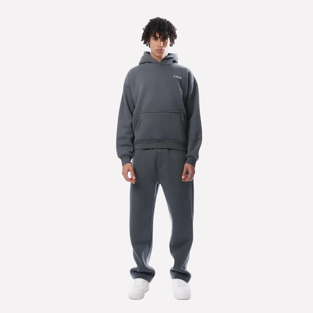 Myk og komfortabel unisex treningsdrakt. Ideell for avslappede dager og aktive stunder. Matchende sett.