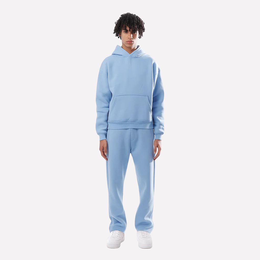 Moderne unisex treningsdrakt med avslappet passform. Perfekt for både aktivitet og rolige dager. Komfortabelt sett.
