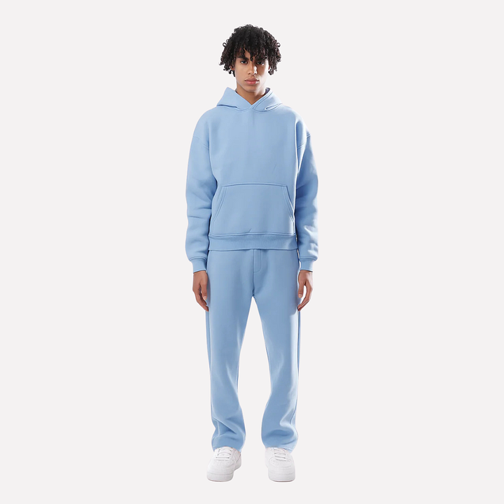 Moderne unisex treningsdrakt med avslappet passform. Perfekt for både aktivitet og rolige dager. Komfortabelt sett.