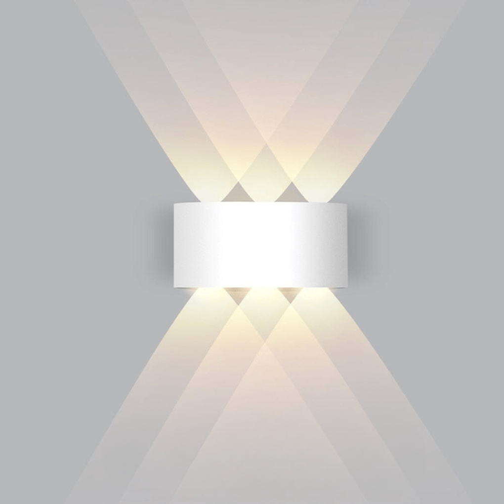 Moderne LED utendørsbelysning med energieffektivt lys. Perfekt som vegglys for hjem og hage.