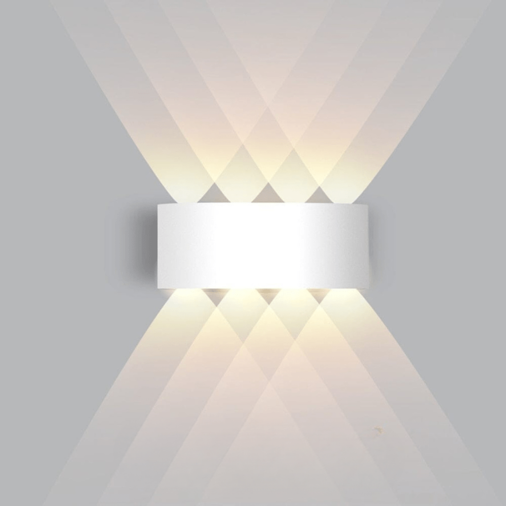 Elegant LED vegglys, moderne design for utendørs bruk. Optimal belysning av fasader og gangveier.