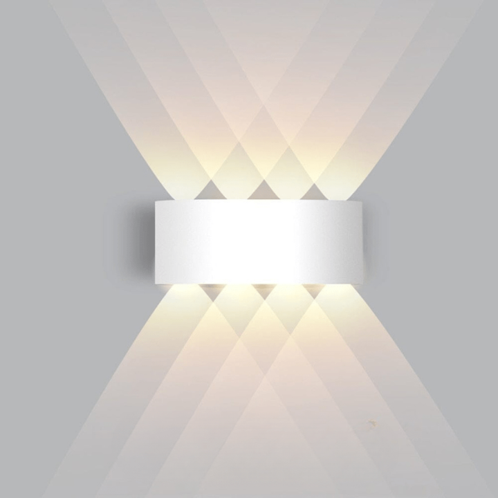 Elegant LED vegglys, moderne design for utendørs bruk. Optimal belysning av fasader og gangveier.