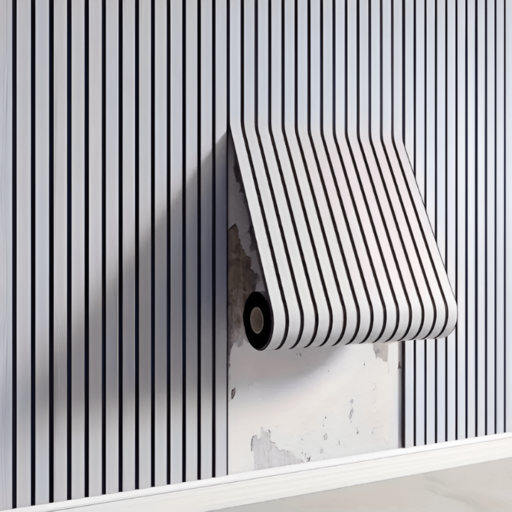 Nærbilde av selvklebende 3D trepanel med realistisk tekstur, perfekt for stilfull veggdekorasjon i hjemmet.