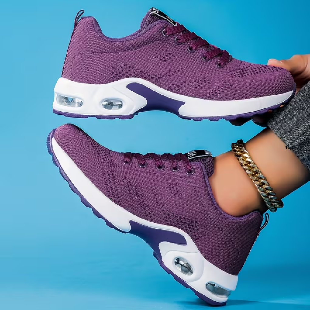 Detalj av kvinners luftpute sneakers. Mykt, pustende materiale og dempet såle for komfort hele dagen.