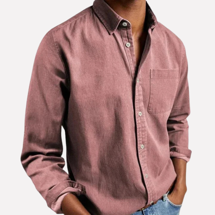 Klassisk casual menns skjorte. Kortermet modell som kombinerer komfort og uformell eleganse for herreklær.