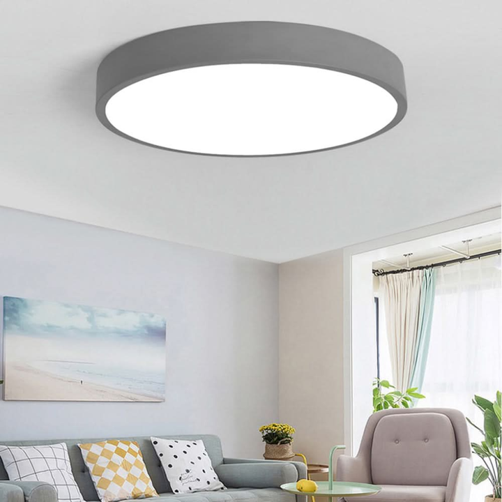 Energieffektiv rund LED taklampe. Perfekt minimalistisk belysning og dekorasjon for ethvert moderne rom.