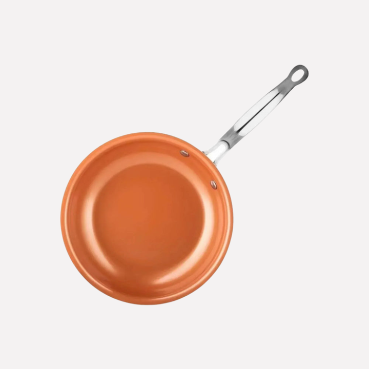 Glinsende kobberpanne, optimal for variert matlaging. Non-stick overflate, induksjon og ovnsikker funksjonalitet.