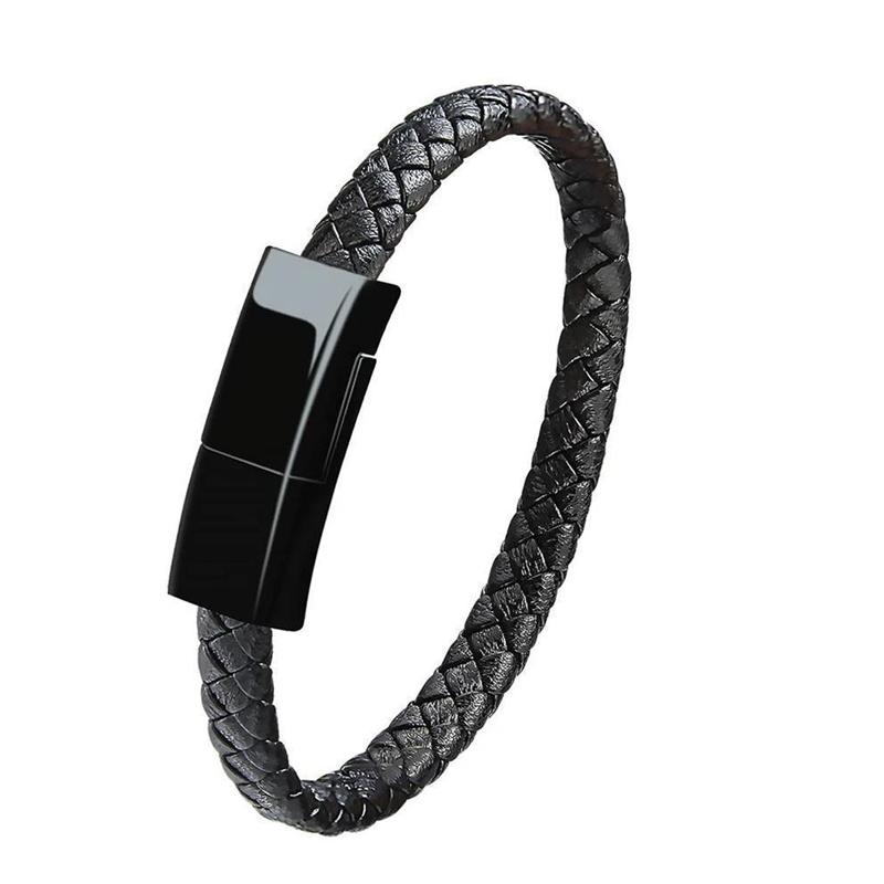 Svart flettet ladekabellarmbånd, fungerer som armbånd og USB-lader for mobil.