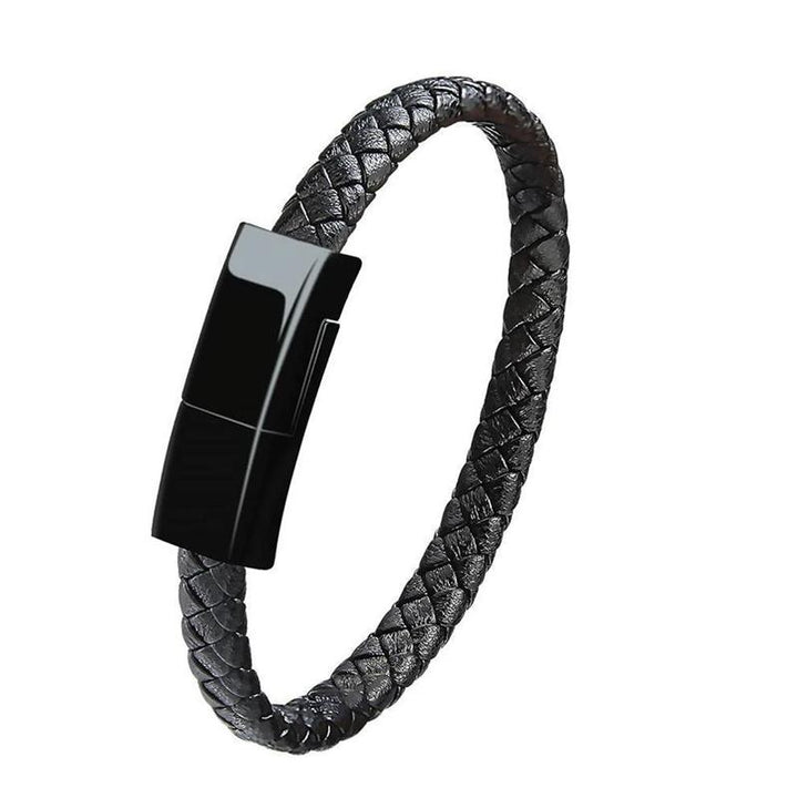 Svart flettet ladekabellarmbånd, fungerer som armbånd og USB-lader for mobil.
