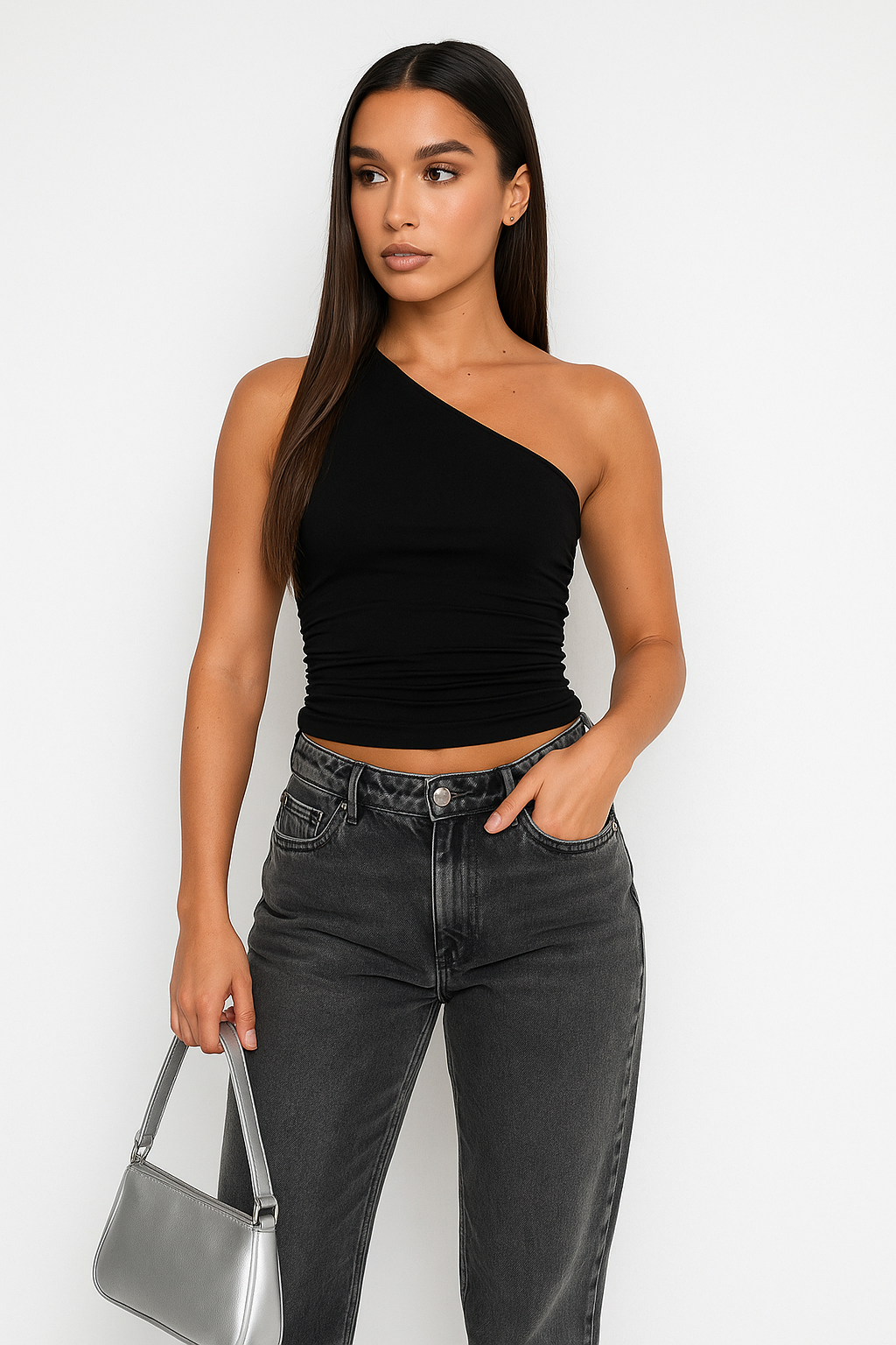 Asymmetrisk én-skulder tanktopp. Elegant dametopp som basisplagg, ideell for sommerdager og fest.