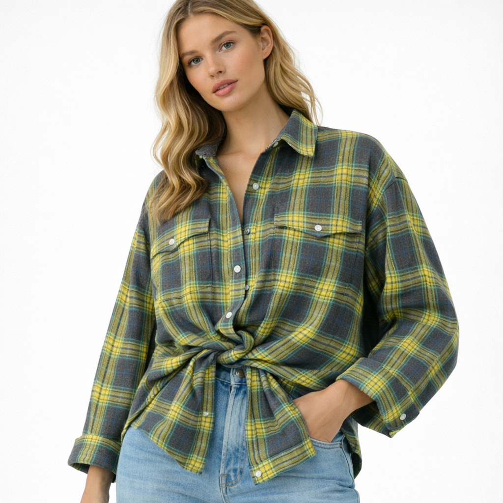 Myk langermet rutete skjorte for kvinner, oversized og komfortabel. Perfekt fritidsbluse i vintage stil for høst.