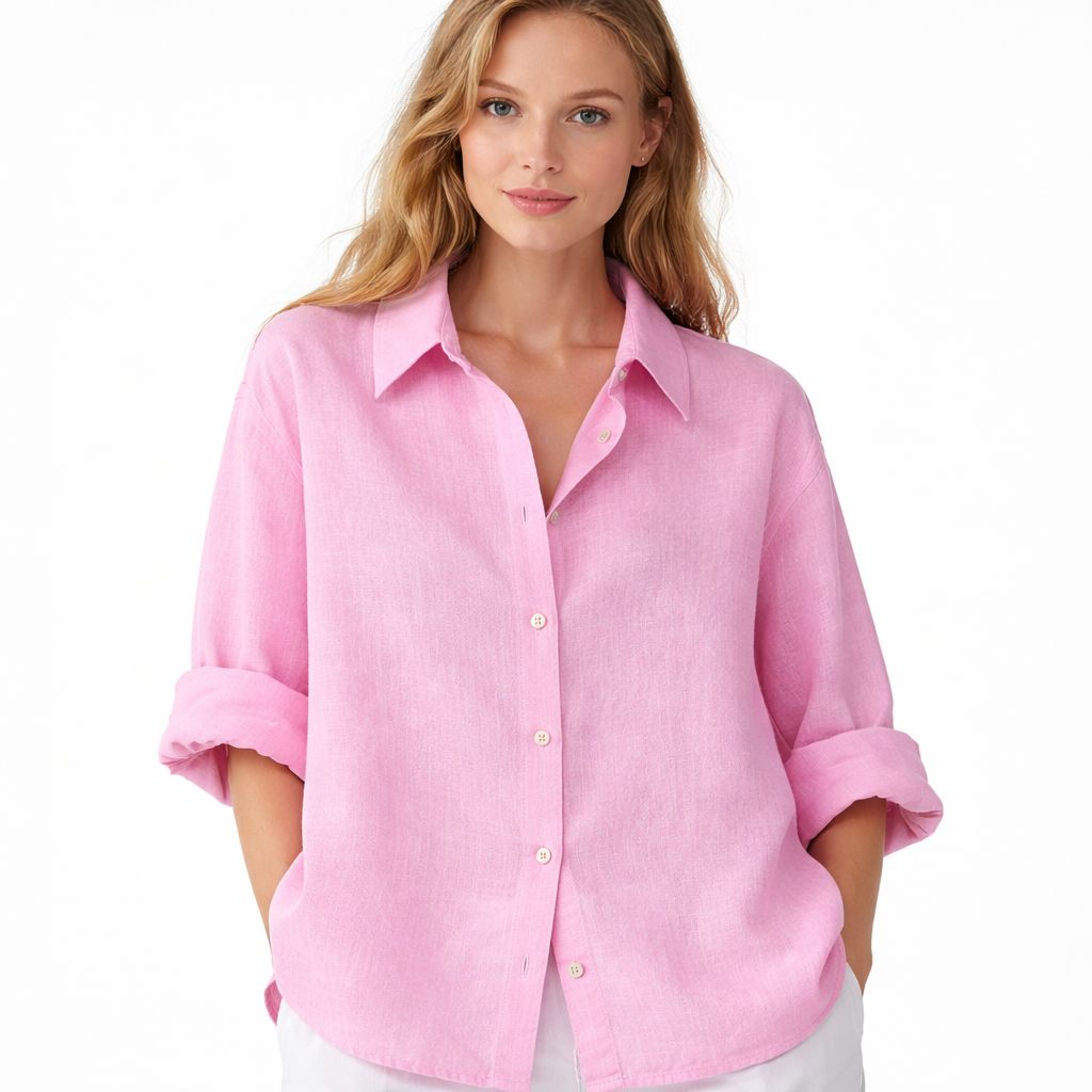 Klassisk damebluse med krage, langermet og oversized passform. Elegant og komfortabel for hverdag og reise.