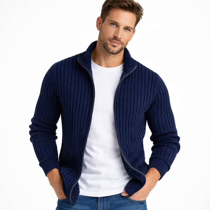 Mann i casual slim fit glidelås cardigan, flott for lag-på-lag stil og hverdagsbruk. Komfortabel og moderne.