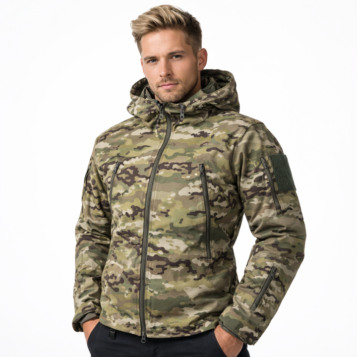Vanntett og vindtett softshell jakke for herre med hette. Ideell for jakt, friluftsliv og taktisk bruk.