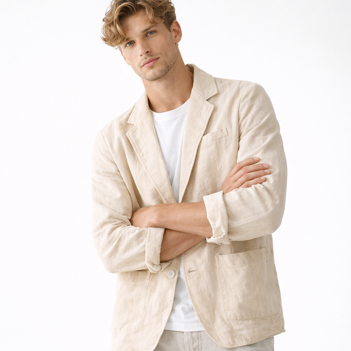 Elegant og pustende herreblazer i lett stoff. Klassisk sommerjakke for menn, komfortabel og stilren.