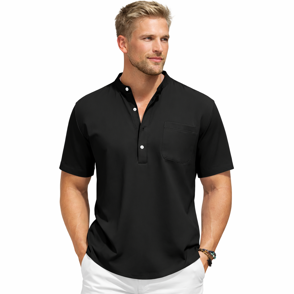 Kortermet herreskjorte i avslappet Henley-stil av pustende bomull, perfekt for sommer og fritid.