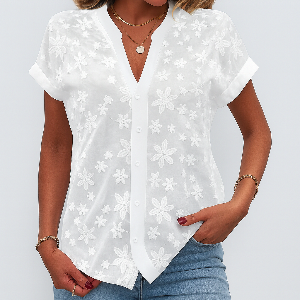 Elegant hvit kvinners kortermet blomstret bluse med v-hals, ideell for sommer og vår hverdagsbruk.