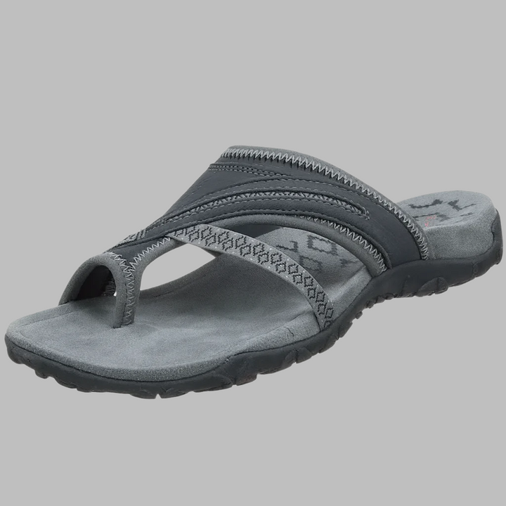 Dame komfortsandaler med kryssremmer i elegant design, perfekt for sommerfottøy og fritid.