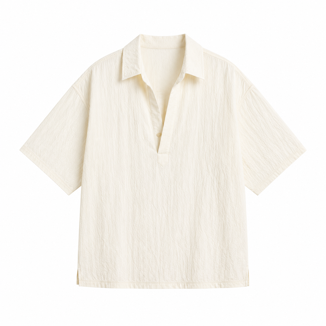Stilren herreskjorte, kortermet, for vår/sommer hverdag. Minimalistisk design, halv knappelukking.