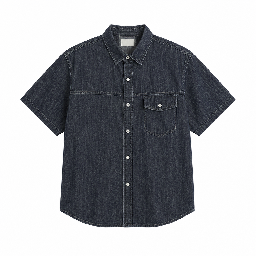 Avslappet kortermet denimskjorte i lyocell for menn. Stilren blå farge, lett og luftig for sommerbruk.