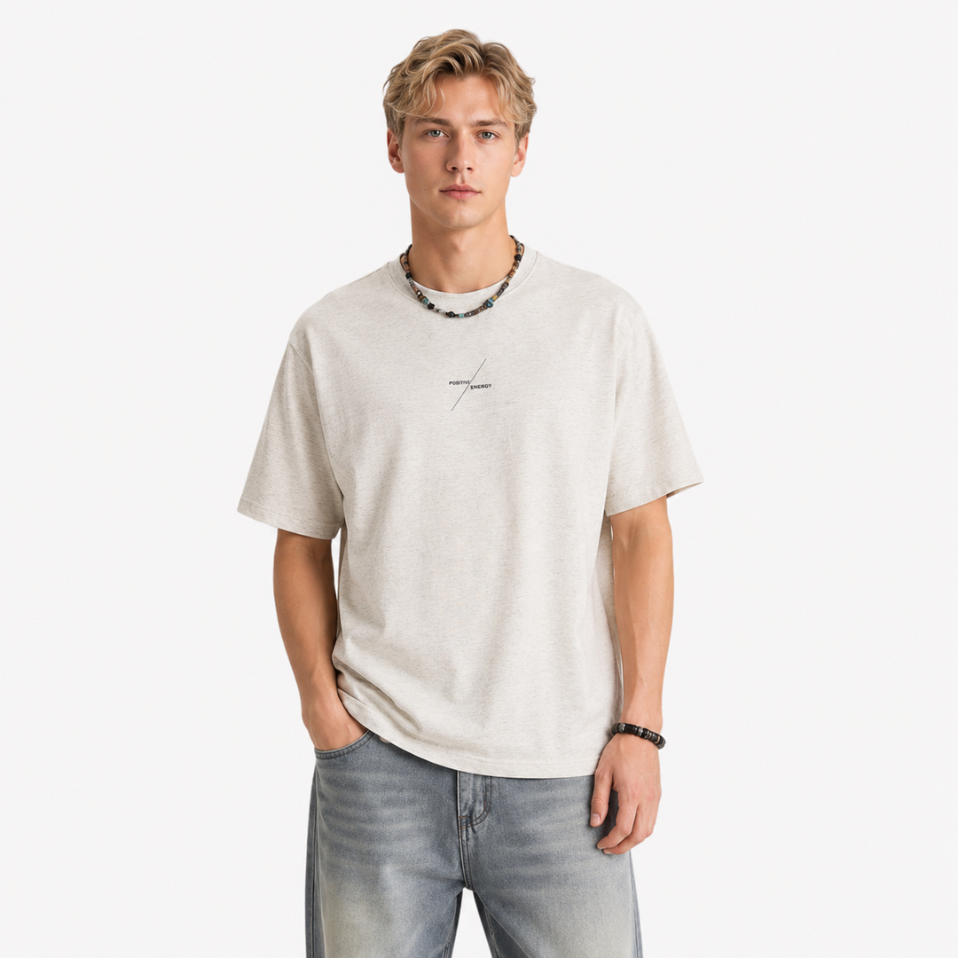 Herre kraftig kortermet t-skjorte med stilrent bokstavtrykk. Perfekt for streetwear og avslappet hverdagsmote.