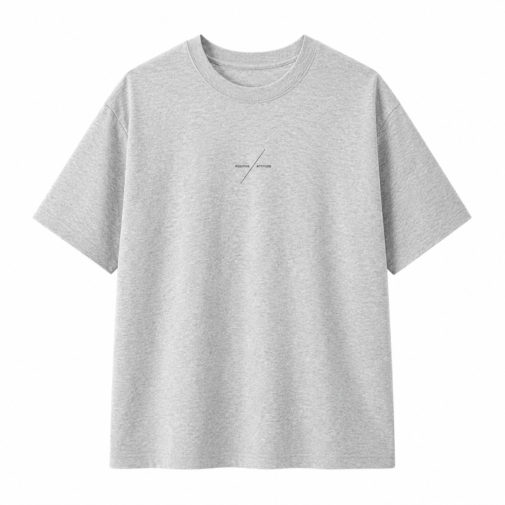 Robust herre kortermet t-skjorte med bokstavtrykk. Komfortabel for hverdagsbruk og en del av din streetwear stil.