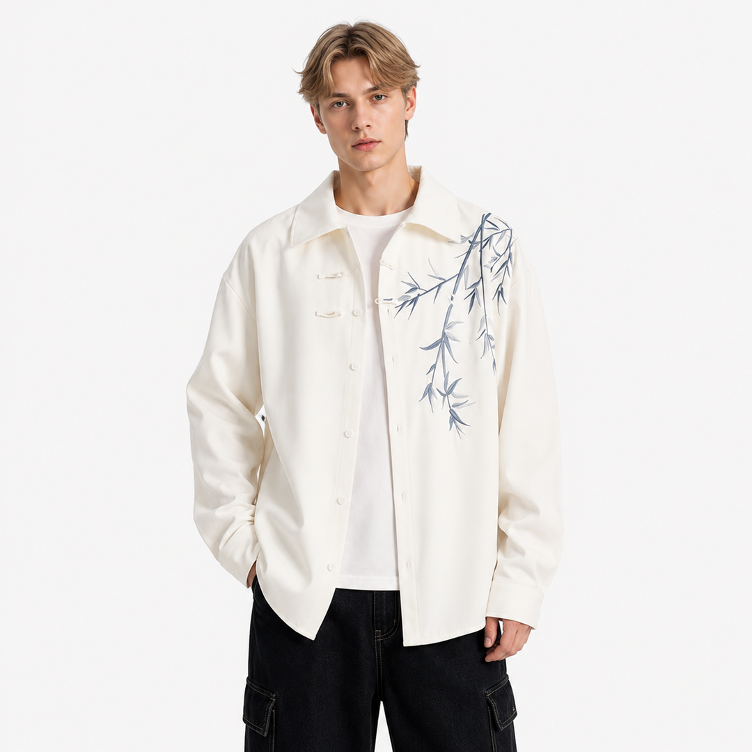 Oversized kortermet herreskjorte med brodert blomstermotiv. Perfekt som casual vår- eller sommerskjorte.