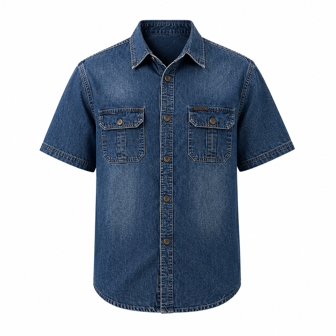 Herre denimskjorte i blå bomullsblanding. Kortermet fritidsskjorte med klassisk stil for sommerbruk.