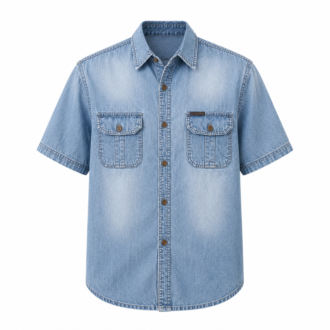 Casual blå denimskjorte for menn. Kortermet og behagelig sommerskjorte med klassisk krage for fritid.