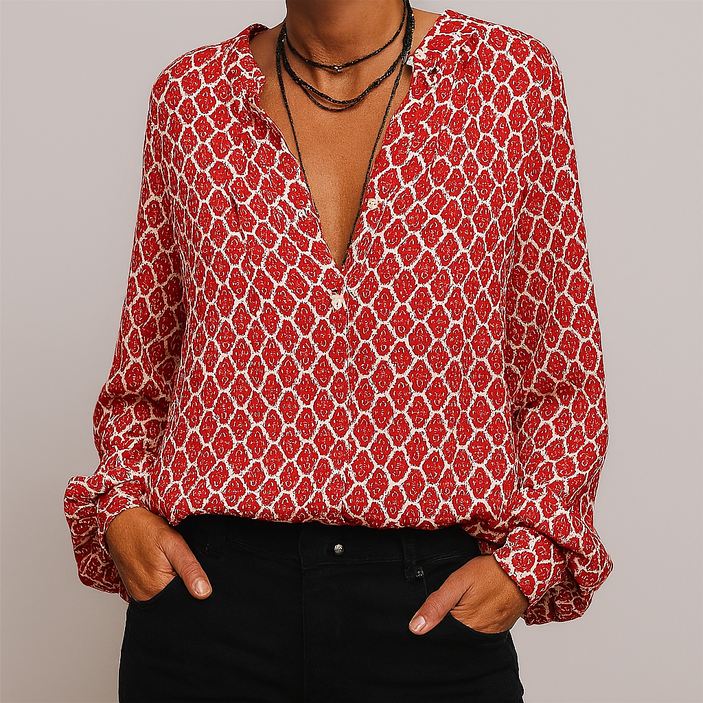 Elegant langermet damebluse med V-hals og stilig trykk, perfekt for hverdag og kontor. Tilgjengelig i blå, rød, svart.