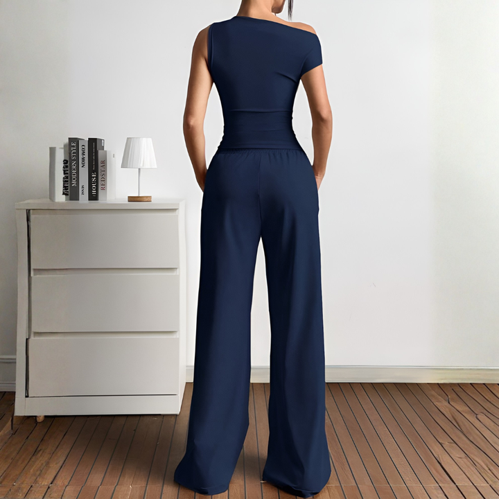 Komfortabelt marineblått 2-dels fritidssett for kvinner, perfekt for vår og sommer. Mykt, casual stil.