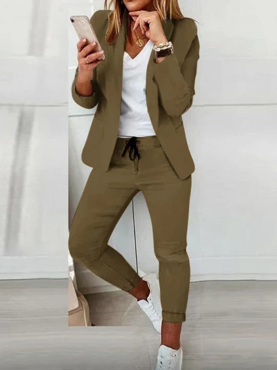 Klassisk dame blazer og bukse sett; allsidig og elegant for kontor og festbruk.
