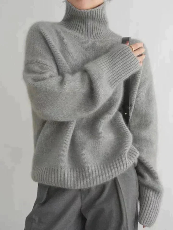 Allsidig khaki turtleneck genser for kvinner. Elegant og varmt basisplagg som løfter din høst- og vinterstil.