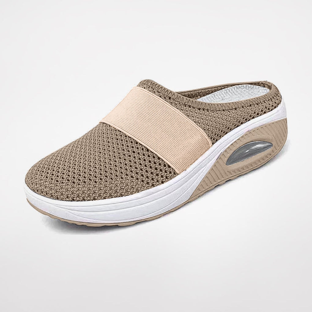 Komfortable slip-on dametøfler, sklissikre og fleksible damesko for fritid og utendørs bruk.