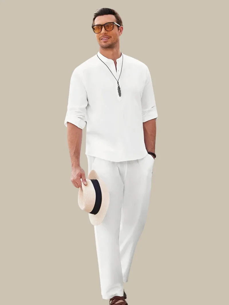 Menns todelt sommer sett med kortermet V-hals skjorte og shorts, ideelt for en avslappet og elegant stil.