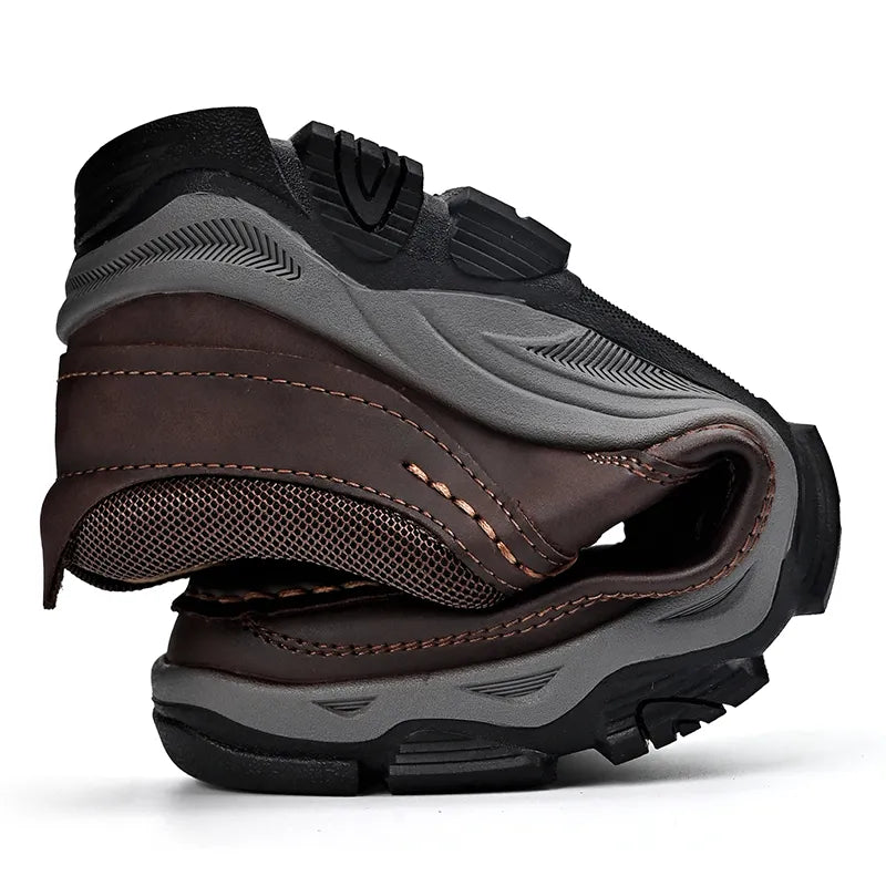 Allsidig svart herre slip-on sko. Ideell som hverdagssko med god demping og lett vekt.