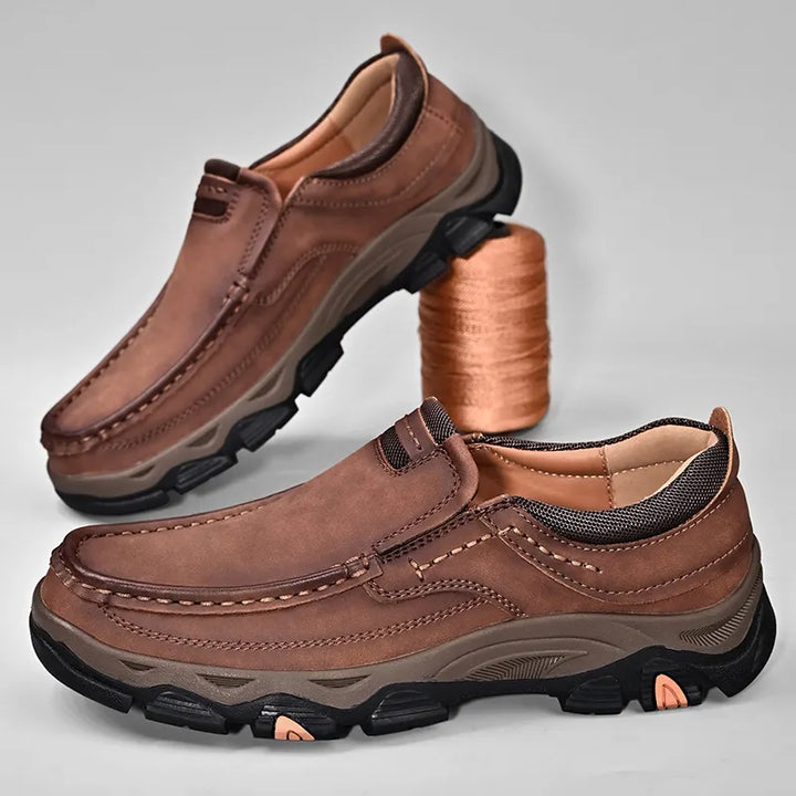 Lysebrun slip-on herresko i PU-skinn. En komfortabel og stilfull hverdagssko for menn.