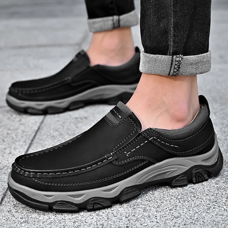 Svart casual slip-on herresko. Enkel å ta på, ideell for hverdagsbruk med maks komfort.
