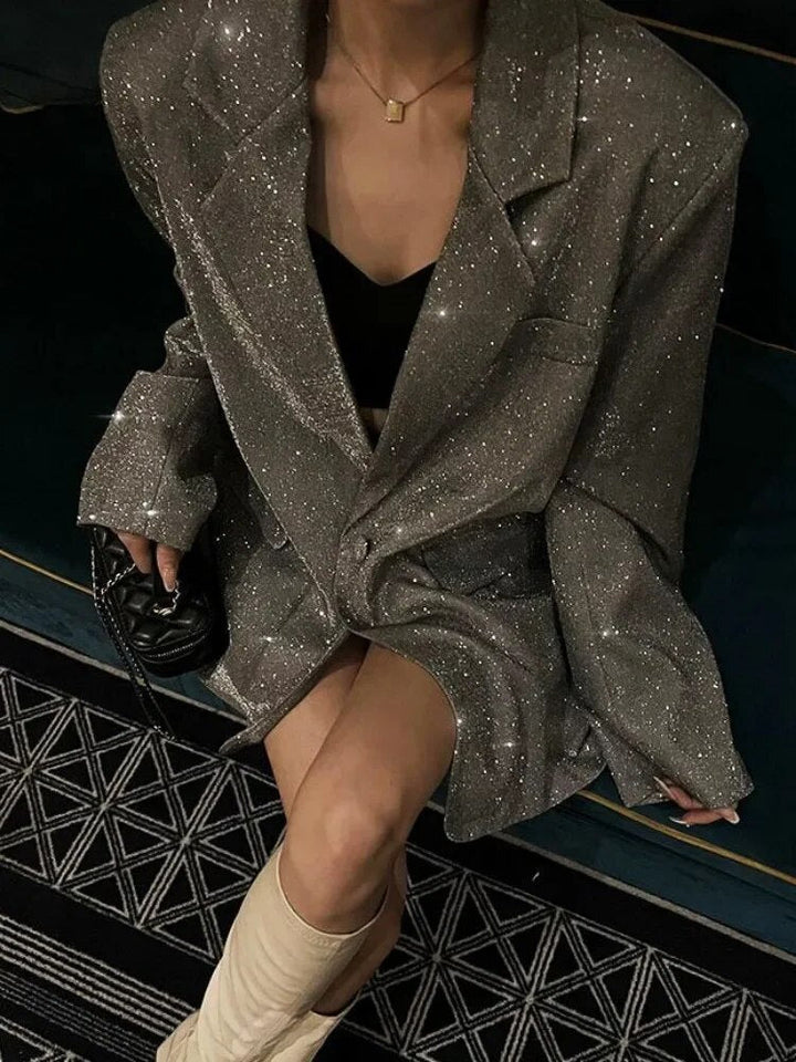 Elegant oversized paljettblazer for damer, med skinnende paljetter. Trendy kveldsantrekk for glamour.