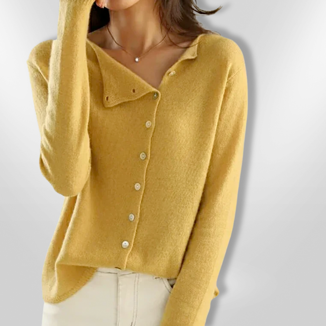 Kvinnecardigan i åpen stil. Elegant og komfortabel langermet strikkejakke. Klassisk ytterplagg for stilren hverdag.