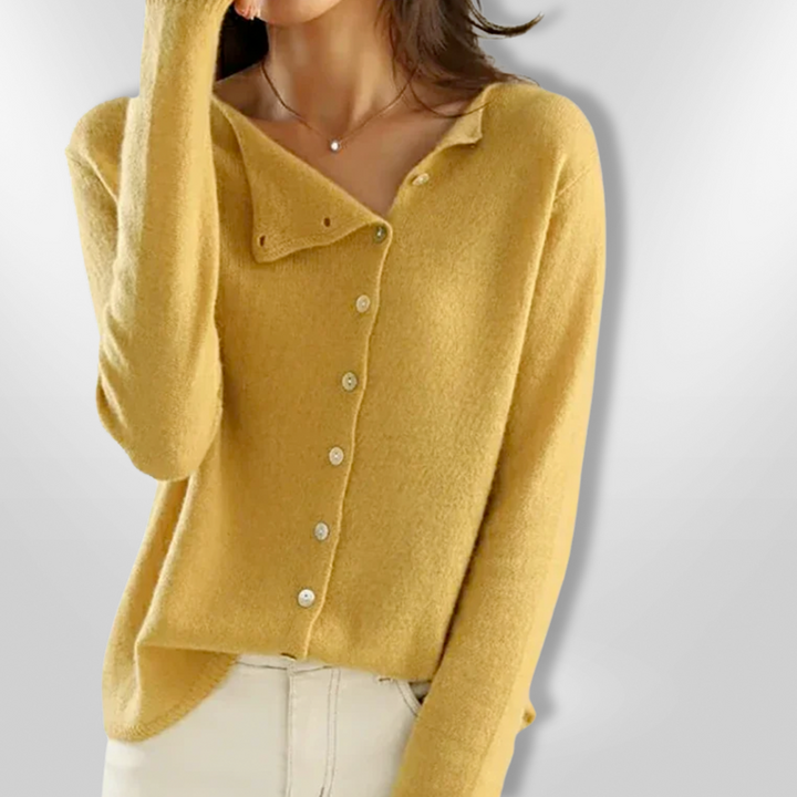 Kvinnecardigan i åpen stil. Elegant og komfortabel langermet strikkejakke. Klassisk ytterplagg for stilren hverdag.