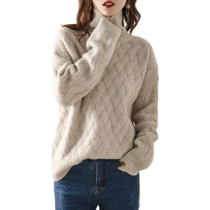 Myk og varm kamel-farget cashmere genser til dame. Luksuriøs strikkegenser for en elegant og komfortabel vintermote.