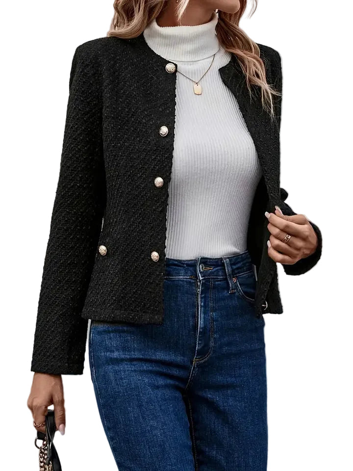 Elegant damejakke med enkelt bryst, perfekt for formell kontorstil eller uformell helgebruk. Moderne yttertøy.