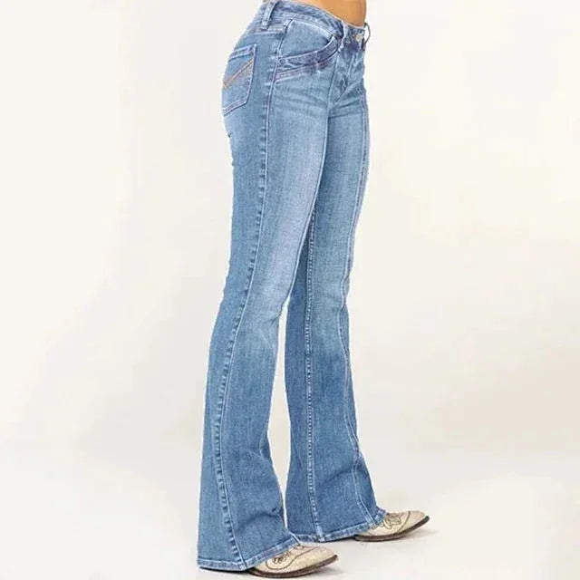 Stilige utsvingte flare jeans for dame. Trendy moteklær for kvinner, gir en elegant silhuett.