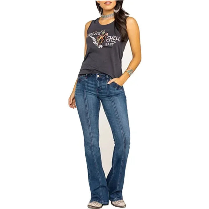 Klassiske blå damejeans med utsvingt ben. Moderne og komfortable flare bukser med elegant passform.