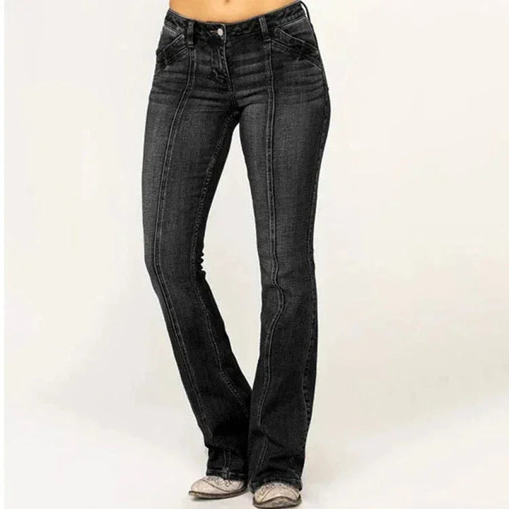Elegante utsvingte jeans for damer. Komfortable og stilige flare bukser i premium kvalitet for kvinner.