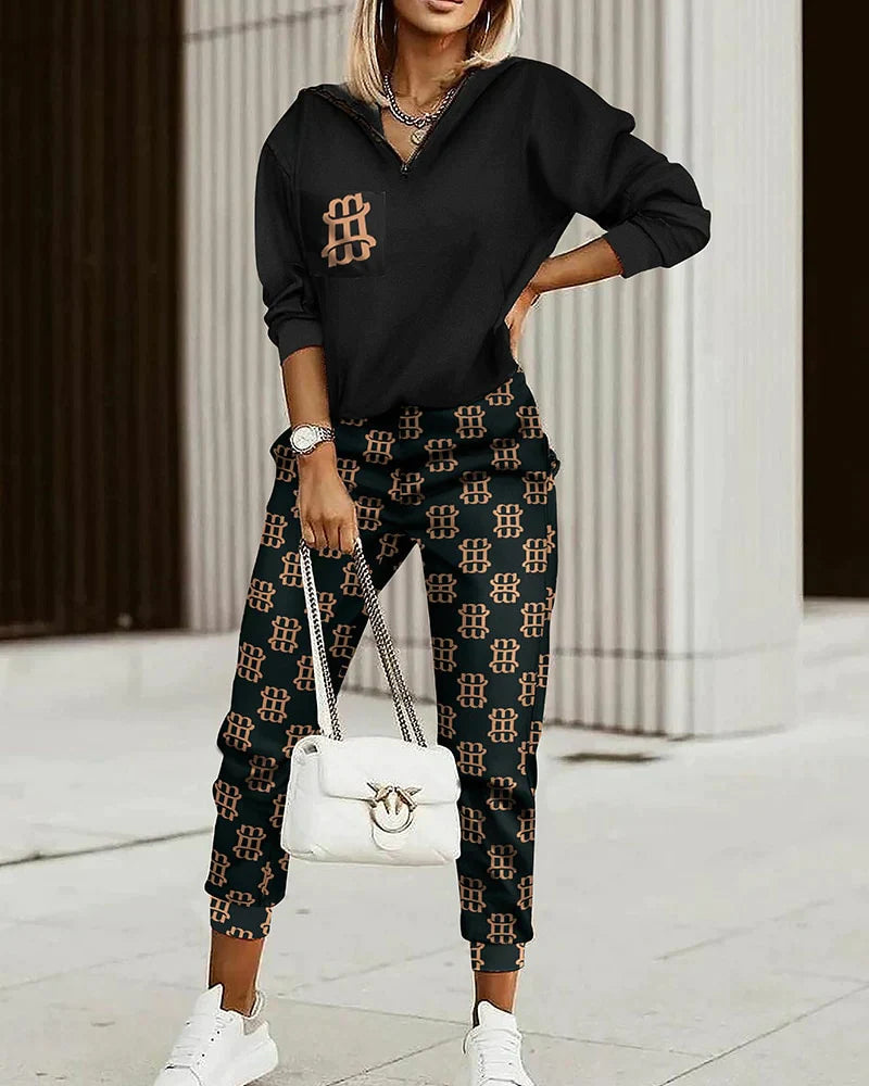 Avslappet passform dame joggesett med trendy cropped topp og høy midje bukse. Komfortabelt aktivitetstøy med monogram.
