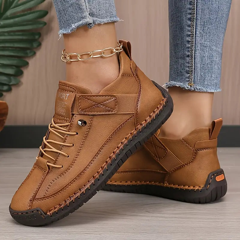 Stilige hverdagssko for damer. Trendy joggesko med lettvekt og moderne design.