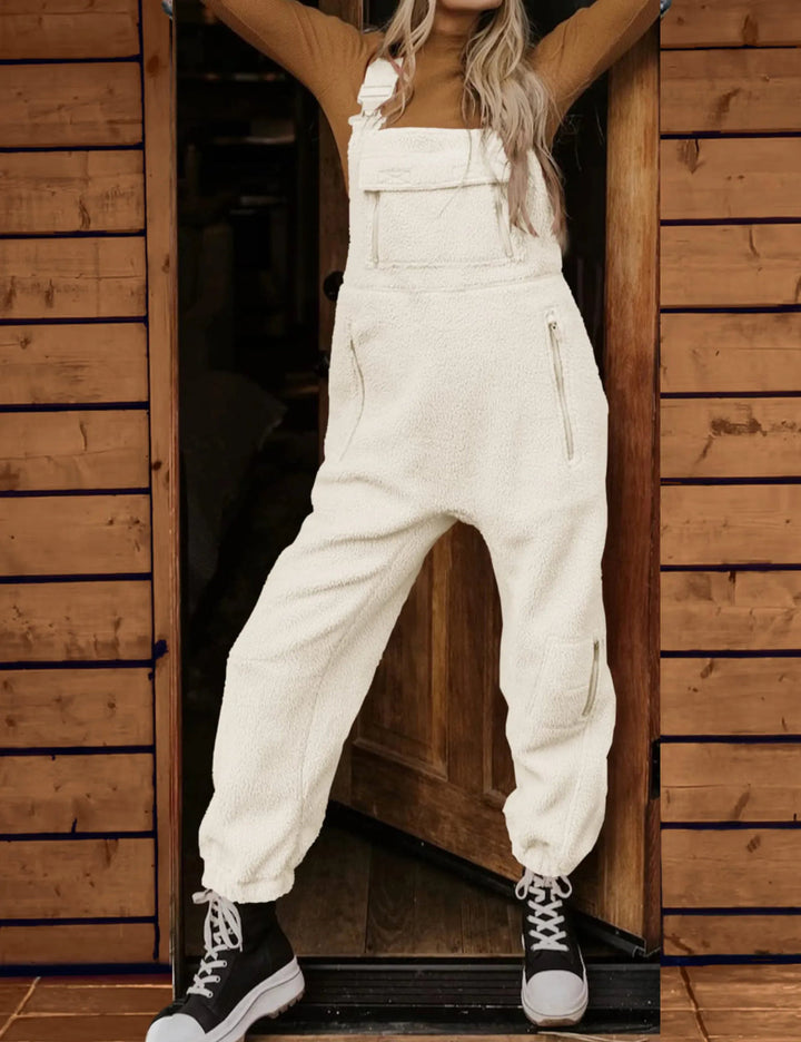 Løs og elegant damejumpsuit i mykt stoff. Ideell for avslappet fritid og komfortabel hverdagsbruk.
