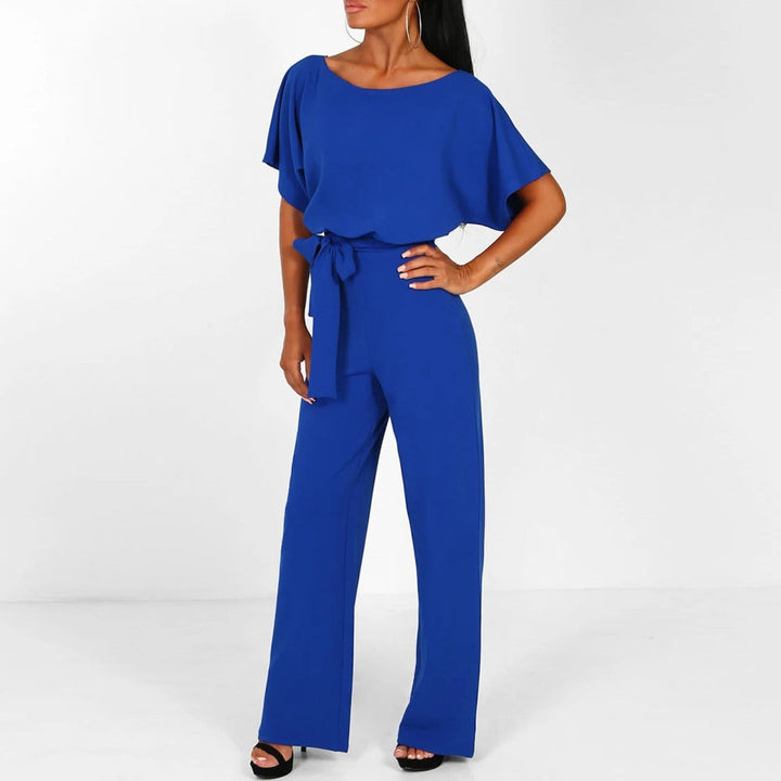 Praktisk damejumpsuit med belte. Komfortabelt valg for arbeidsklær eller elegant hverdagsstil. Perfekt sommerdrakt.